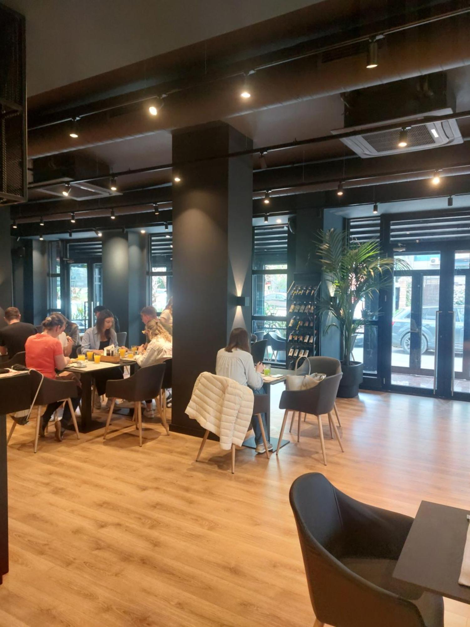 Mulaj Hotel Тирана Екстериор снимка